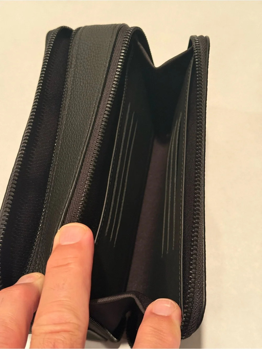 Louis Vuitton Black Men's Leather wearable wallet Aerogram